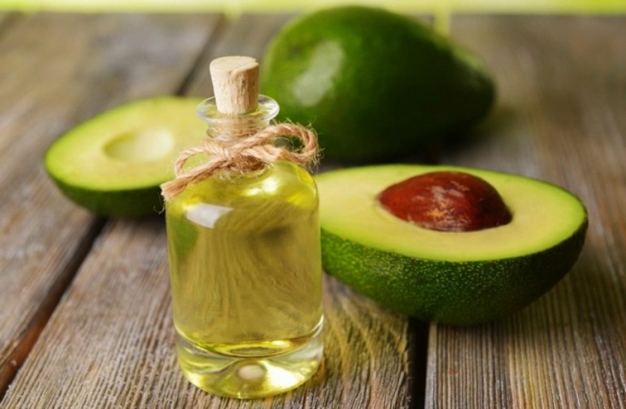 avocado-oil-for-skin-avocado-oil-and-mashed-avocado